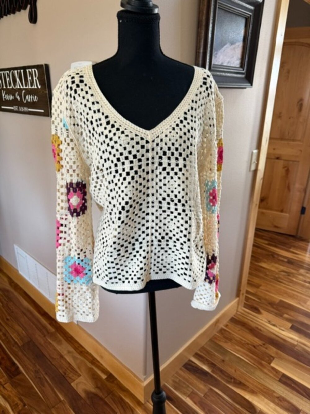 BiBi Crochet Sweater with Flower Appliques in Cream